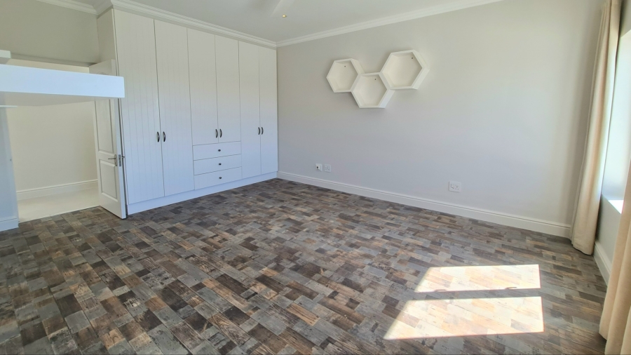 7 Bedroom Property for Sale in Whale Rock Western Cape